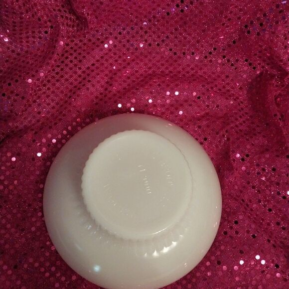 Vintage Y2K E.O Brody Milk Glass Candy Dish Bowl Scalloped Edge Ribbed Pedestal - Picture 5 of 7